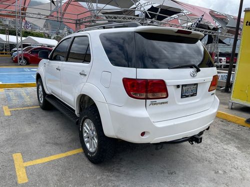 Imagen 3 de 14 de Toyota Fortuner