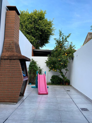 Venta Ph 2 Ambientes Con Patio Planta Baja Monte Castro
