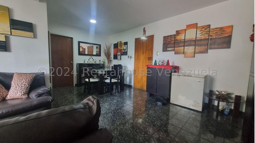 Comodo Apartamento En Venta Pquia. Santa Rosalia I