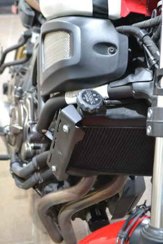 Neo-retro Yamaha Xsr 700, Atractiva Con Excelente Manejo
