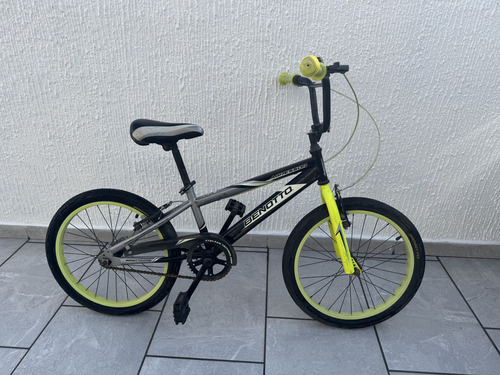 Bicicleta Benotto Agressor R20 Negro/gris/amarillo Neon Negro M (Usado)