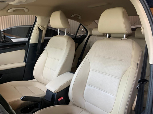 Volkswagen Jetta 2.0 Comfortline Flex 4p Automática