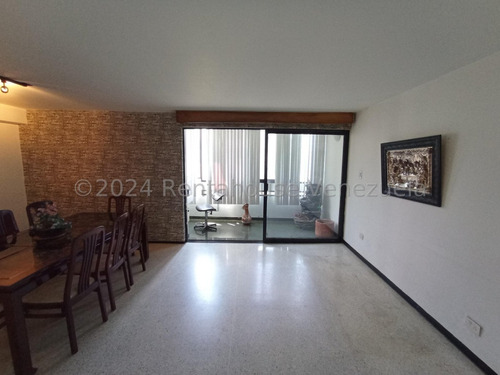 Fina Barro Vende Apartamento En La Florida 24-18551 Yf