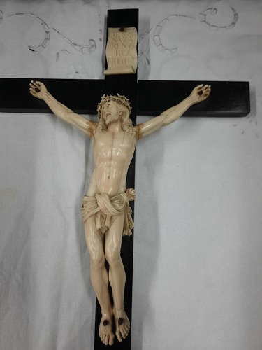 Crucifijo De Material Noble (Usado)