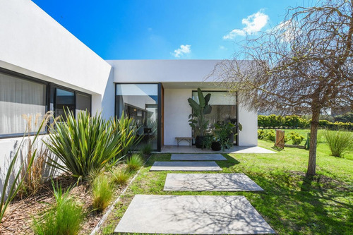 Imagen 3 de 30 de Casa De 3 Dormitorios En Venta Con Piscina Barrio Cerrado San Sebastián Funes