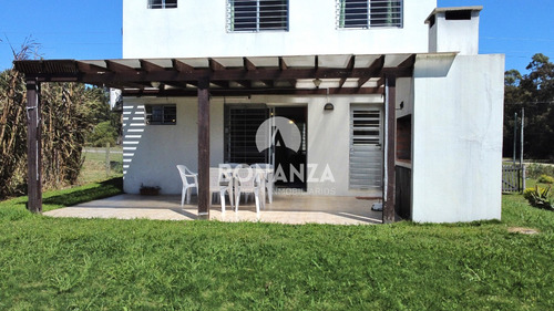 Casa En Punta Colorada - Piriápolis. 600 Metros De La Playa. 6 Personas, 3 Dormitorios, 2 Baños.