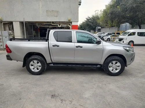 Toyota Hilux 2.7 Cabina Doble Sr Mt