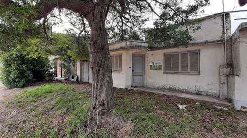 Imagen 6 de 10 de Casa A Reciclar En Claromcó - En 18 E/ 13 Y 15