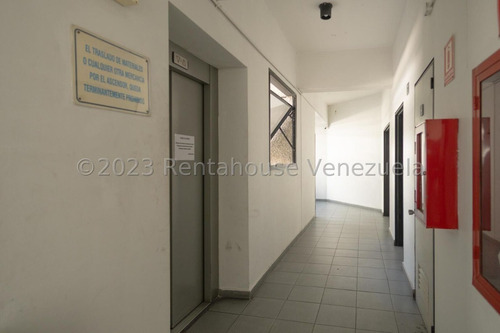 Imagen 5 de 14 de Estupendo Edificio En Venta Los Cortijos De Lourdes 23-19640