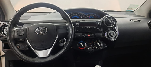 Toyota Etios Cross 1.5 2015 Carwestok