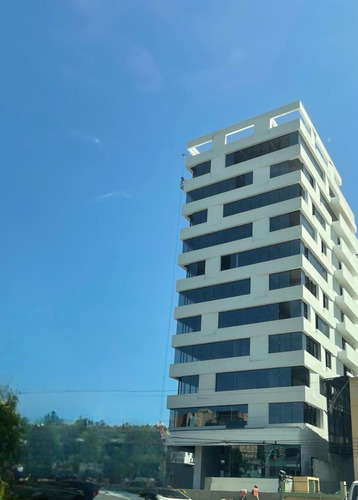 Edificio Corporativo Con Locales Comerciales En Venta En Los Proceres, Arroyo Hondo, Muy Proximo Serralles 