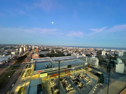 Apartamento En Alquiler De 2 Dormitorios En Malvín (ref: Vld-3869)
