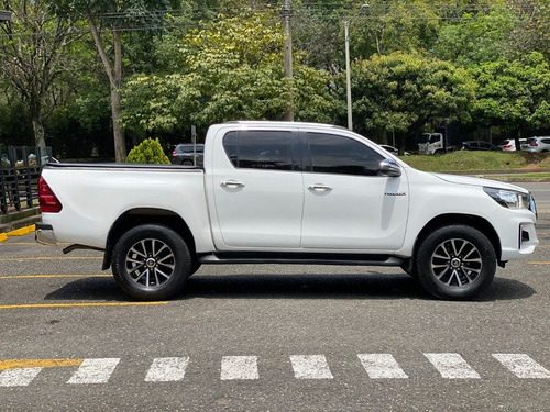 Imagen 8 de 24 de Toyota Hilux 2.4 Td Mt 4x4