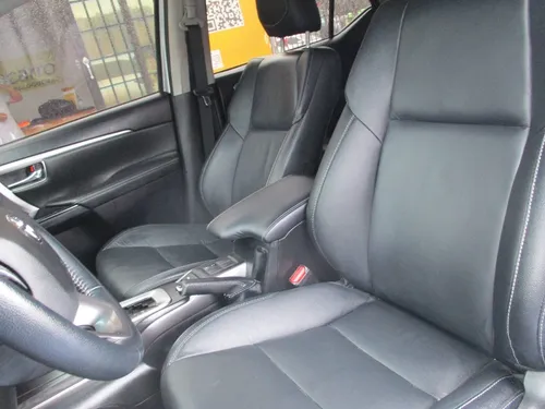 Toyota Fortuner Srv 4x2 2400cc At Aa