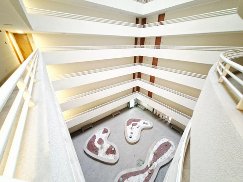 ¡exclusivo Departamento Con Vista Despejada Y Conectividad!