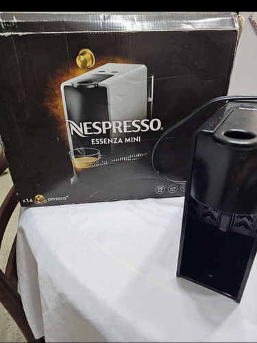 Cafetera Nespresso Esenza 