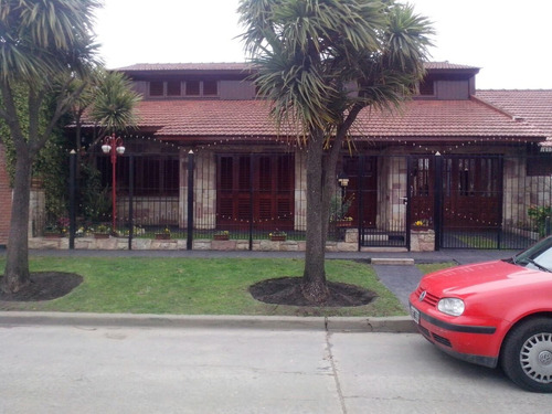 Imagen 1 de 9 de Chalet De Categoría- Apto Crédito
