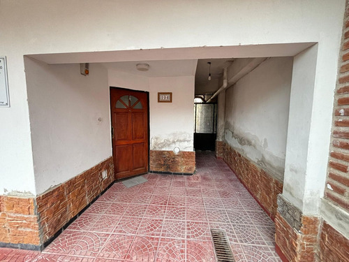 Venta Casa 2 Plantas - B°920vv. - Catamarca