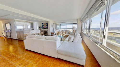 Espectacular Penthouse Ubicado En Punta Del Este Con Las Mejores Vistas- Ref: 24249
