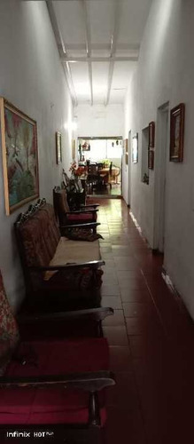 Imagen 3 de 8 de Se Vende Casa, Ideal Para Uso Comercial En La Calle Carvajal