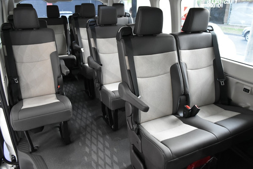 Imagen 21 de 21 de Toyota Hiace Commuter 2.8 Tdi 6at 14a 2022 - Car Cash