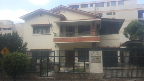 Vendo/alquilo Casa 240m2 4h+s/4.5b+s/4p Las Mercedes 1364