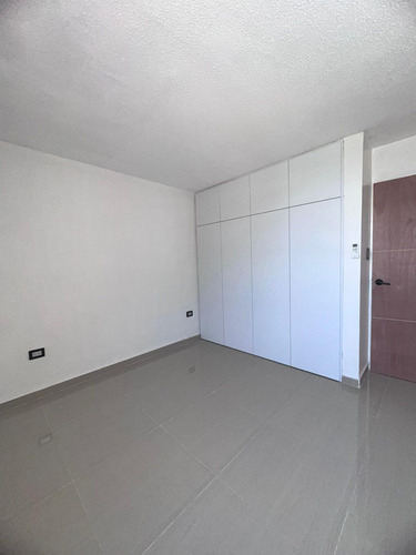 Apartamento Remodelado En Venta Lomas De Mañongo Jc-lp