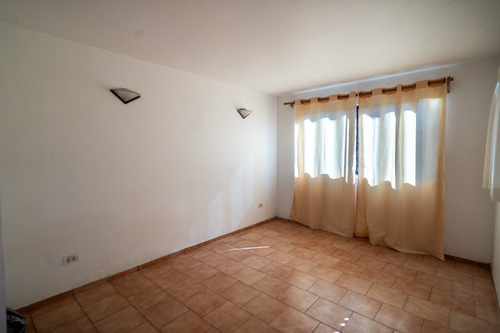 Gran Casa De Dos Pisos En Excelente Sector De Concón