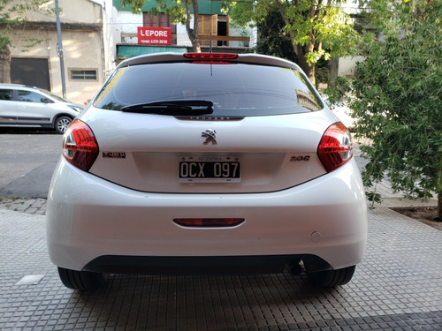 Peugeot 208 1.5 Allure Touchscreen 2014
