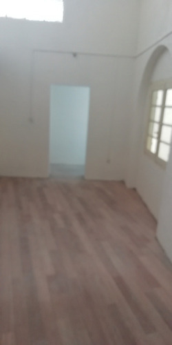 Apartamento De 1 Dorm. Interior Con Patio, Sobre Avenida