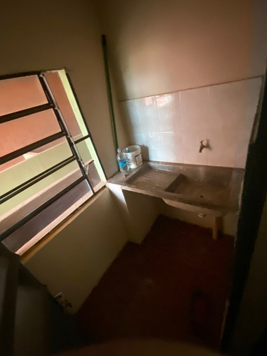 Imagen 8 de 13 de Vendo Departamento En El Edificio Italia Ii De Cambyreta: 3 Habitaciones Y 1 Baño.