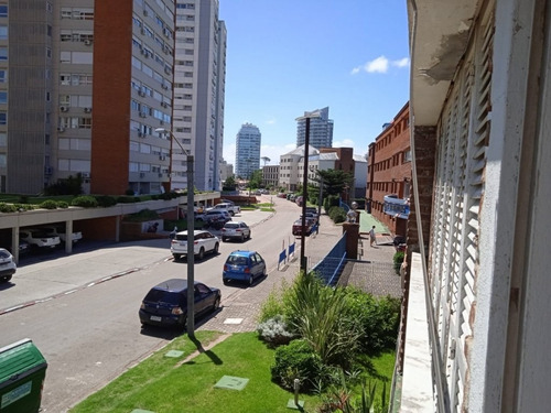 Imagen 16 de 17 de Apartamento En Venta De 1 Dormitorio C/ Cochera En Playa Mansa