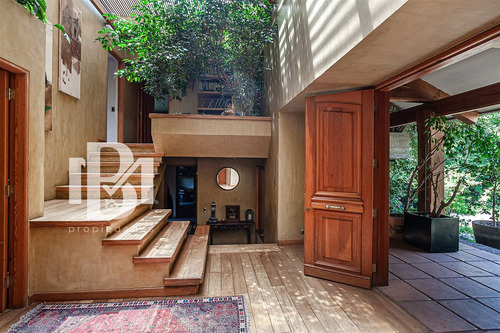 Casa En Venta En Condominio De 5 Dorm. En Las Condes