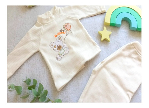 Imagen 4 de 4 de Ajuar Caja Pijama Camiseta Bordada Rayada + Pantalon Sin Pie