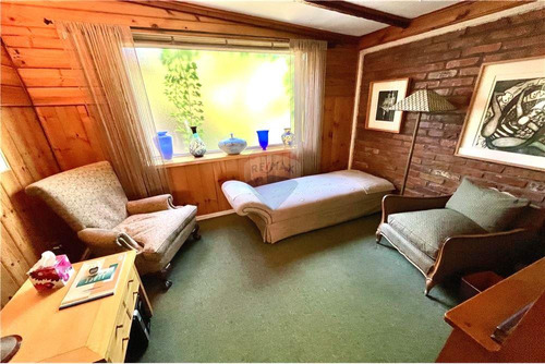 Casa Con Espacio Comercial En Venta