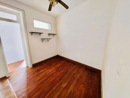 Apartamento En Venta, 2 Dormitorios, En Centro.
