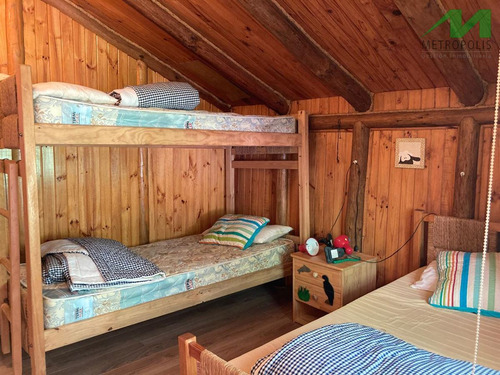 Casa En Venta De 9 Dorm. En Vichuquén