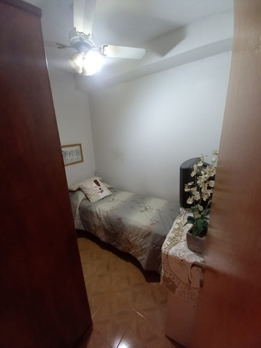 Excelente Departamento 2 Ambientes Y Medio Todo En Planta Baja Al Frente Con Cochera Y Patio Con Parrilla. Villa Luzuriaga