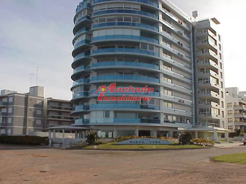 Piso Alto Frente Al Mar Con Parrilla Propia.