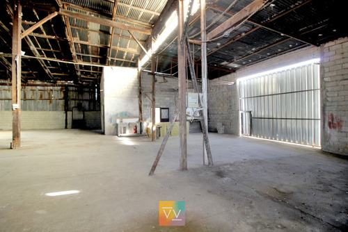 Venta Galpón 460 M2 Construidos Prado.