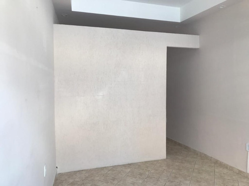 Imagem 2 de 5 de Sala Comercial No Centro - Cabo Frio - Rj - Lj00001 - 70337997