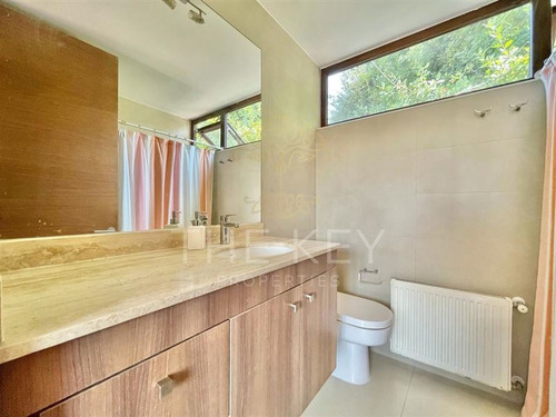 Casa En Venta De 4 Dormitorios En La Reina