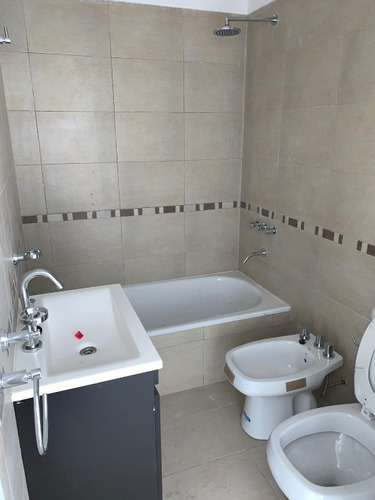 Imagen 7 de 14 de Departamento En Venta En Moron Centro