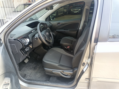 Toyota Etios Sedán 1.5 X Plus 16v Aut. 4p