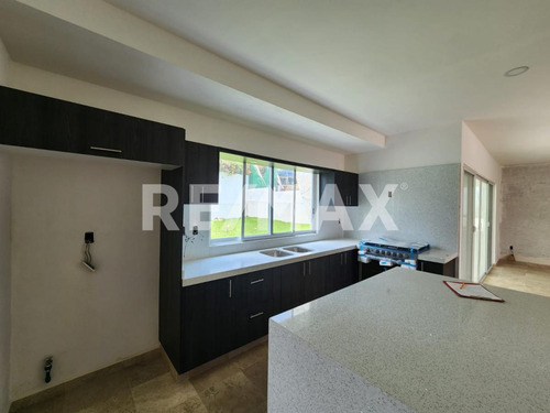 Casa En Venta En Morelos, Fraccionamiento Lomas De Cocoyoc