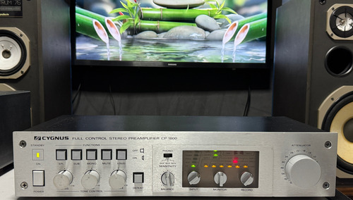 Pré Amplificador Cygnus Modelo Cp-1800 / Prata