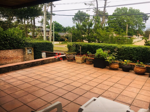 Excelente Casa En Venta - Zona Residencial De Colegios- Ref: 1366