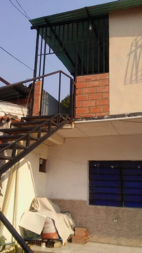 Imagen 2 de 13 de Casa En El Castaño Maracay 04243050970
