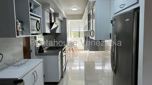 Los Samanes, Calle Cerrada. Vigilancia 24/7 !! Venta Apartamento 135 M2, 3 Hab. + S, 3 Baños + S, 2pe, Cocina Y Baños Actualizados. Edificio Con Excelente Mantenimiento Y Bellas Areas Sociales !!