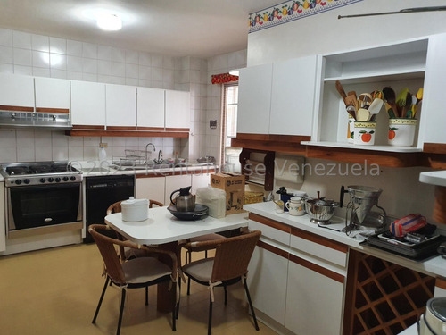 Hermoso, Amplio Y Acogedor Apartamento En Calle Nueva Con Transversal 10 En Los Palos Grandes, 23-32174